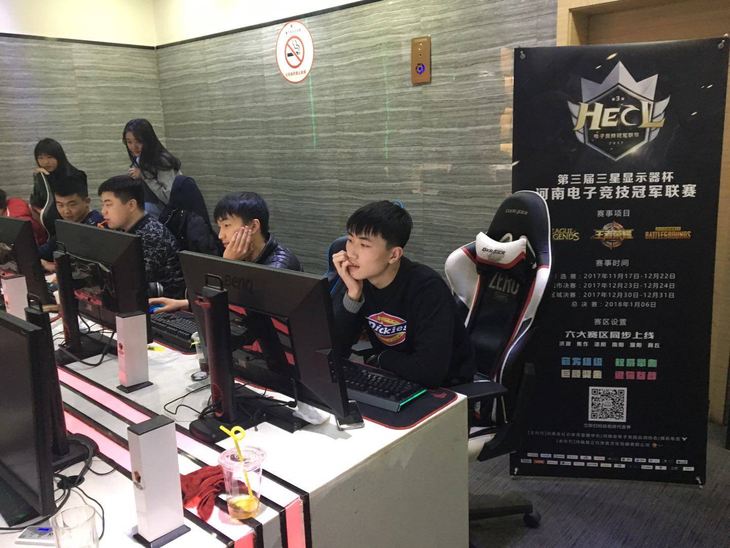 们通过合作