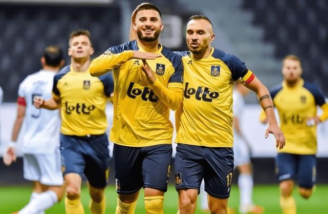 个年轻与成 个年轻与成