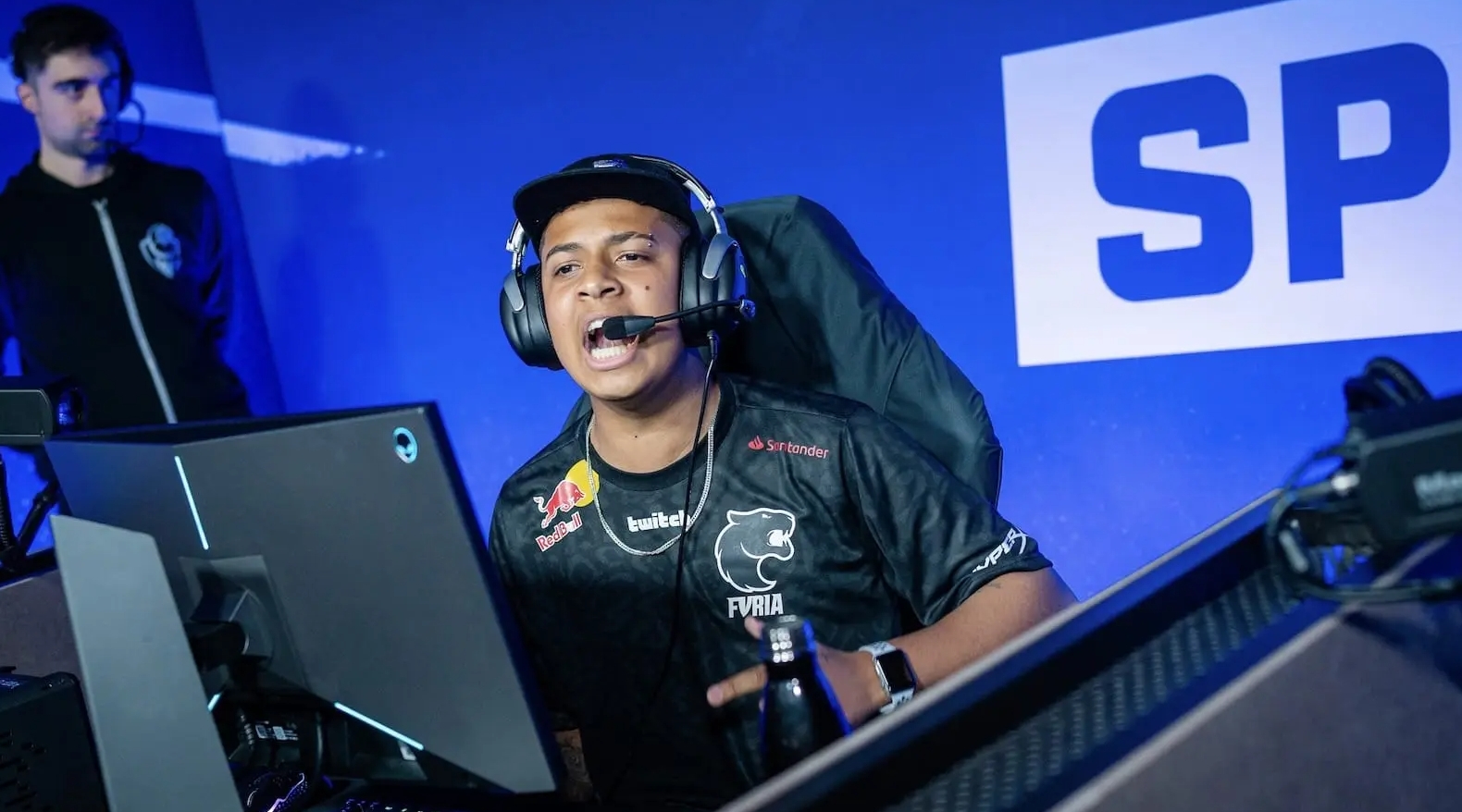 他们被两位 他们被两位